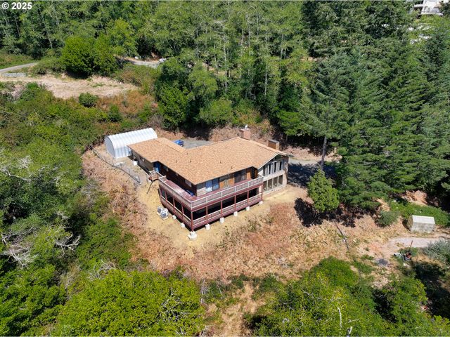 17244 MOUNTAIN Dr, Brookings, OR 97415
