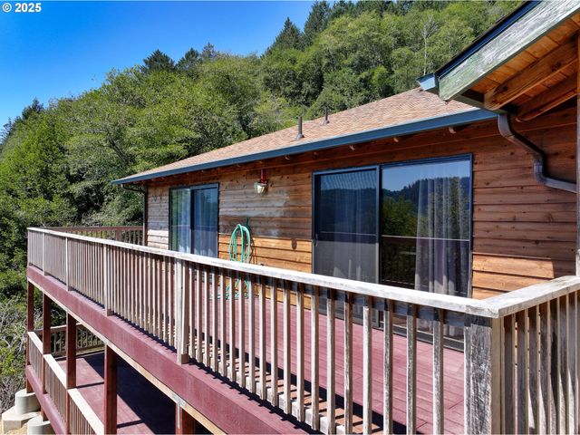 17244 MOUNTAIN Dr, Brookings, OR 97415