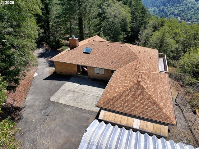 17244 MOUNTAIN Dr, Brookings, OR 97415