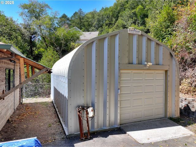 17244 MOUNTAIN Dr, Brookings, OR 97415