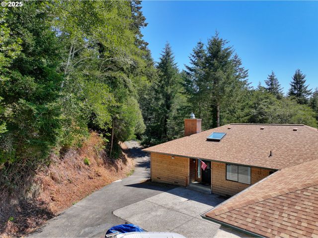 17244 MOUNTAIN Dr, Brookings, OR 97415