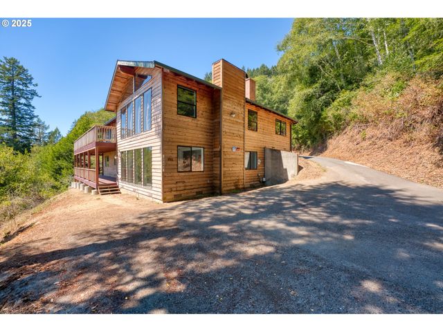 17244 MOUNTAIN Dr, Brookings, OR 97415