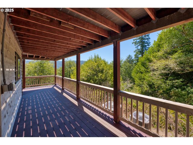 17244 MOUNTAIN Dr, Brookings, OR 97415