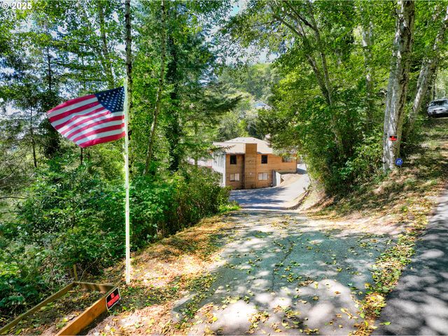 17244 MOUNTAIN Dr, Brookings, OR 97415
