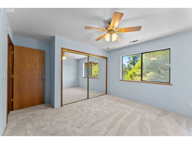 17244 MOUNTAIN Dr, Brookings, OR 97415