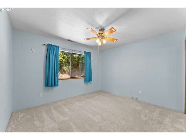 17244 MOUNTAIN Dr, Brookings, OR 97415