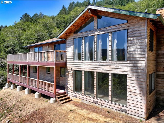 17244 MOUNTAIN Dr, Brookings, OR 97415