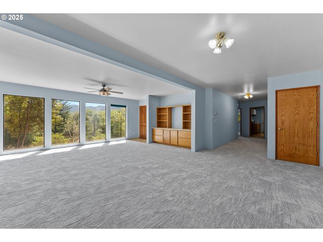 17244 MOUNTAIN Dr, Brookings, OR 97415