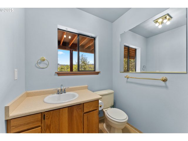 17244 MOUNTAIN Dr, Brookings, OR 97415