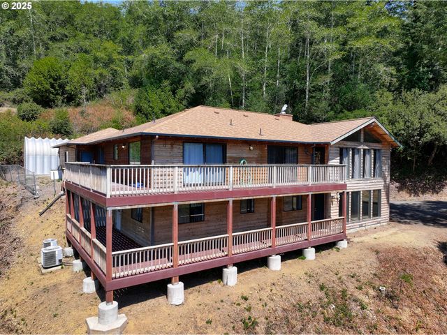 17244 MOUNTAIN Dr, Brookings, OR 97415