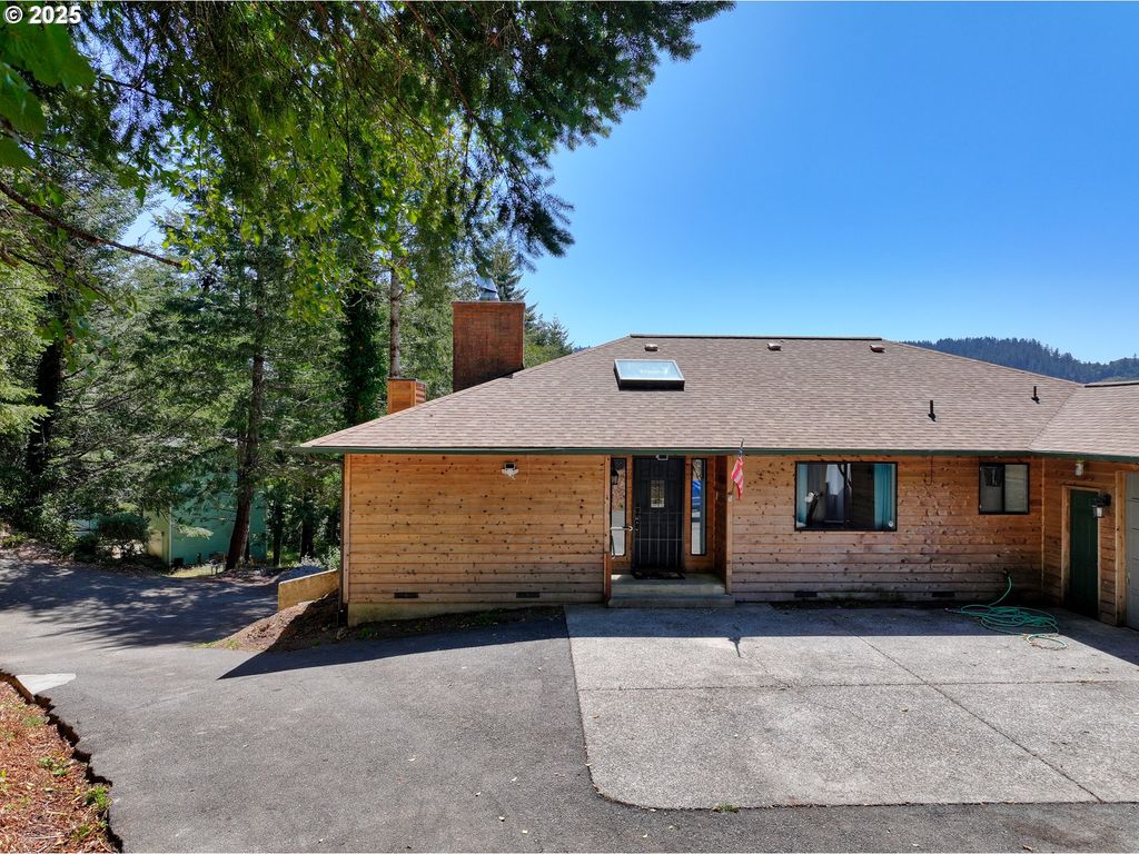 17244 MOUNTAIN Dr, Brookings, OR 97415