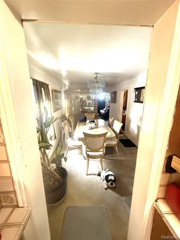 20830 Wellington Avenue, Warren, MI 48089