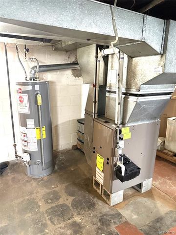 20830 Wellington Avenue, Warren, MI 48089