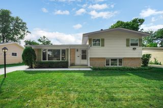 330 N Illinois Avenue, Glenwood, IL 60425