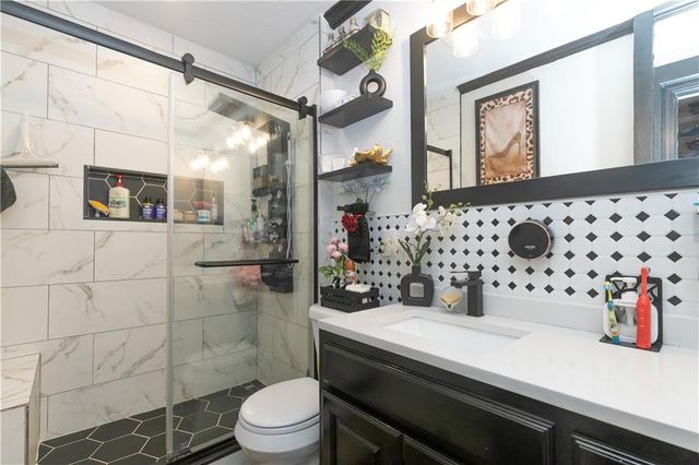 9400 E 9th Street S, Independence, MO 64053