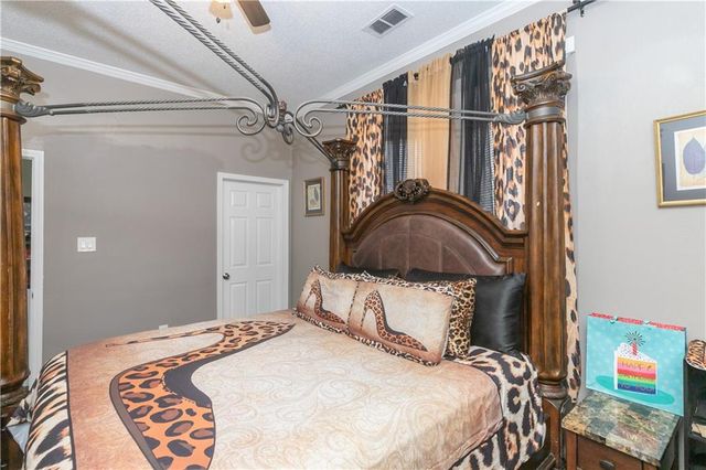 9400 E 9th Street S, Independence, MO 64053