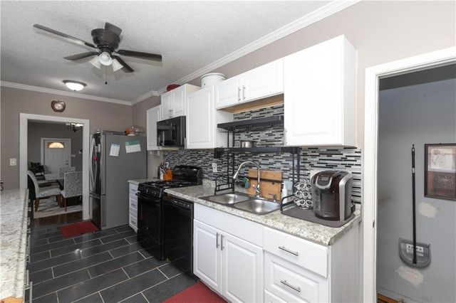 9400 E 9th Street S, Independence, MO 64053