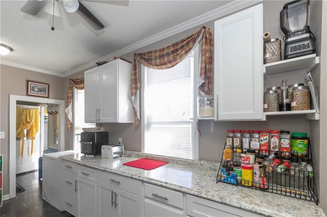 9400 E 9th Street S, Independence, MO 64053