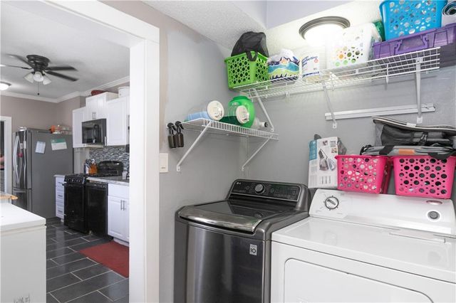 9400 E 9th Street S, Independence, MO 64053