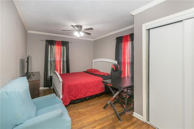 9400 E 9th Street S, Independence, MO 64053