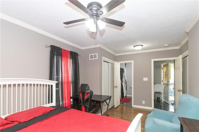 9400 E 9th Street S, Independence, MO 64053