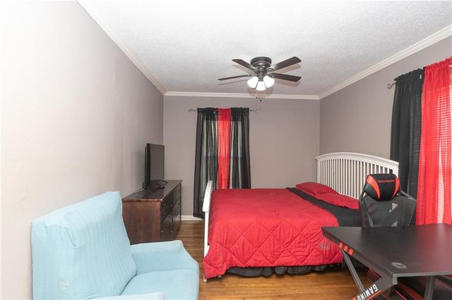 9400 E 9th Street S, Independence, MO 64053