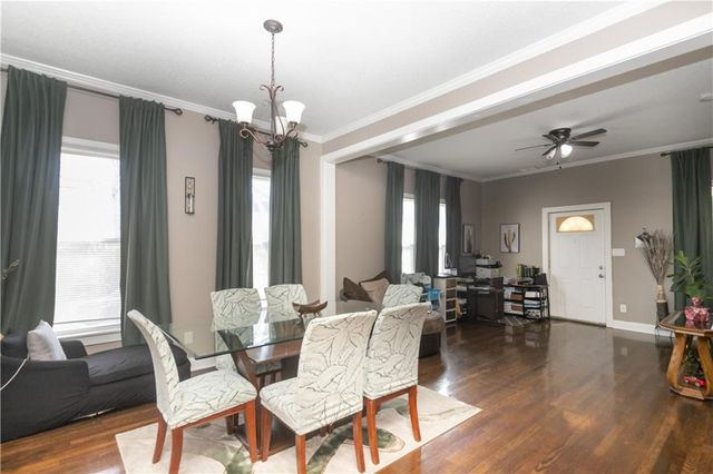 9400 E 9th Street S, Independence, MO 64053