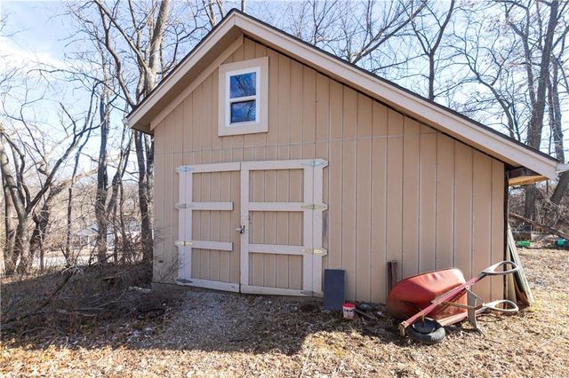 9400 E 9th Street S, Independence, MO 64053