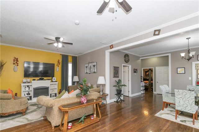 9400 E 9th Street S, Independence, MO 64053