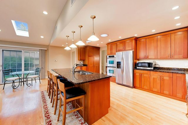 301 S Yale Avenue, Arlington Heights, IL 60005