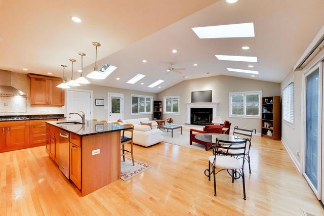 301 S Yale Avenue, Arlington Heights, IL 60005