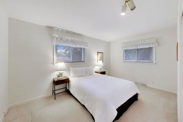301 S Yale Avenue, Arlington Heights, IL 60005