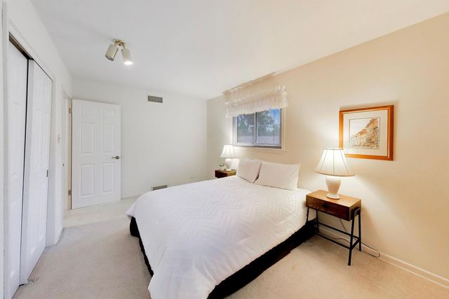 301 S Yale Avenue, Arlington Heights, IL 60005
