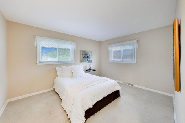 301 S Yale Avenue, Arlington Heights, IL 60005