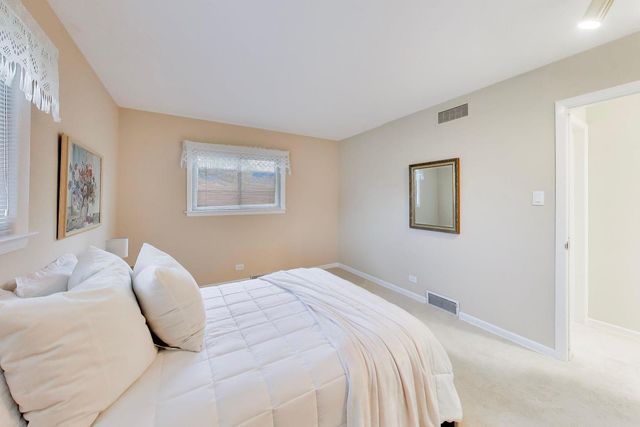 301 S Yale Avenue, Arlington Heights, IL 60005