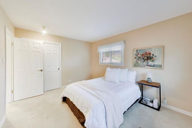 301 S Yale Avenue, Arlington Heights, IL 60005