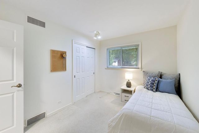 301 S Yale Avenue, Arlington Heights, IL 60005