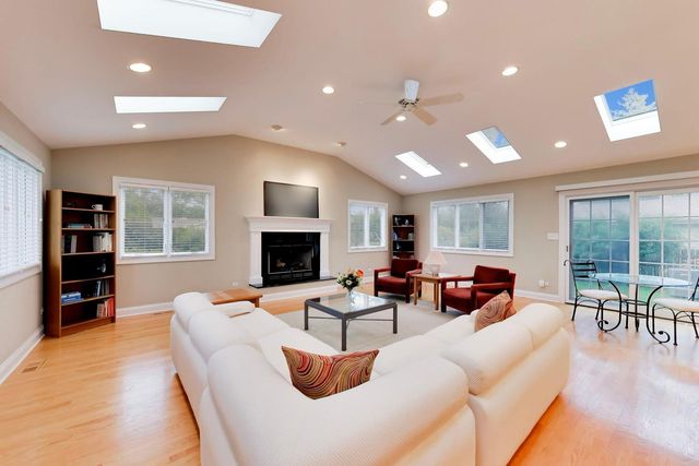 301 S Yale Avenue, Arlington Heights, IL 60005