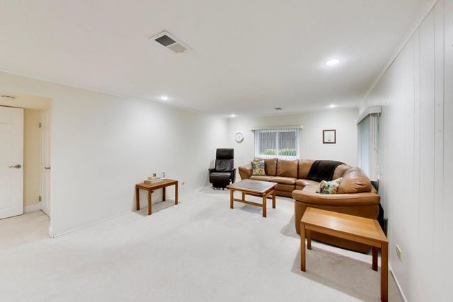 301 S Yale Avenue, Arlington Heights, IL 60005