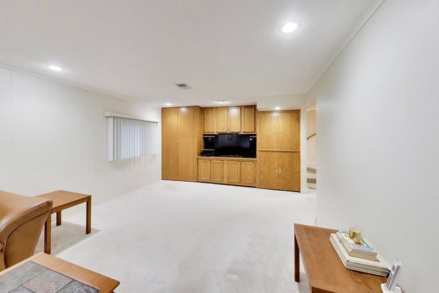 301 S Yale Avenue, Arlington Heights, IL 60005