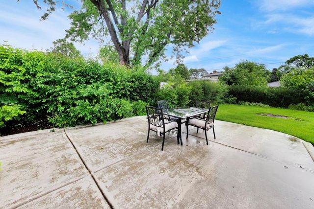 301 S Yale Avenue, Arlington Heights, IL 60005