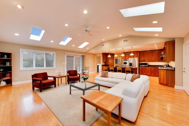 301 S Yale Avenue, Arlington Heights, IL 60005
