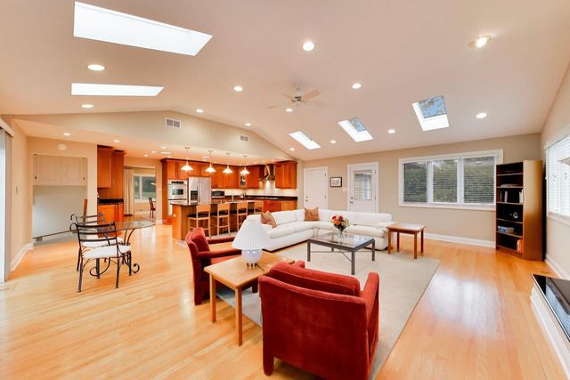 301 S Yale Avenue, Arlington Heights, IL 60005
