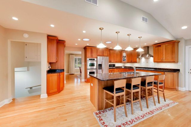 301 S Yale Avenue, Arlington Heights, IL 60005