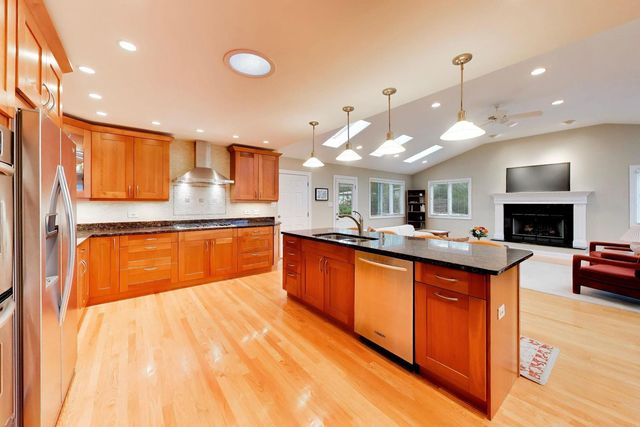 301 S Yale Avenue, Arlington Heights, IL 60005