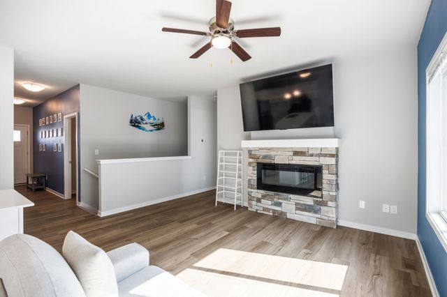 1706 Willow Court, Norwalk, IA 50211