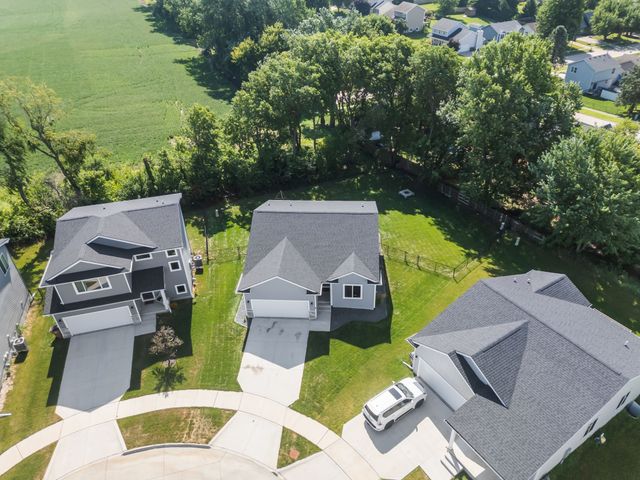 1706 Willow Court, Norwalk, IA 50211
