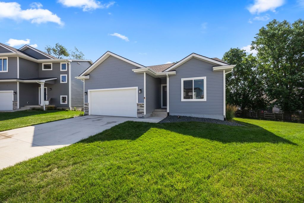 1706 Willow Court, Norwalk, IA 50211