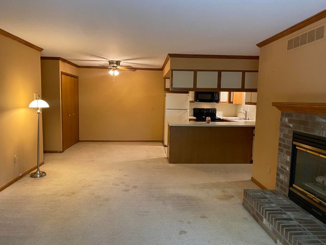 30566 Oakridge Manor Drive 24, Roseville, MI 48066