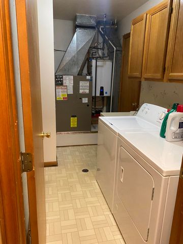 30566 Oakridge Manor Drive 24, Roseville, MI 48066